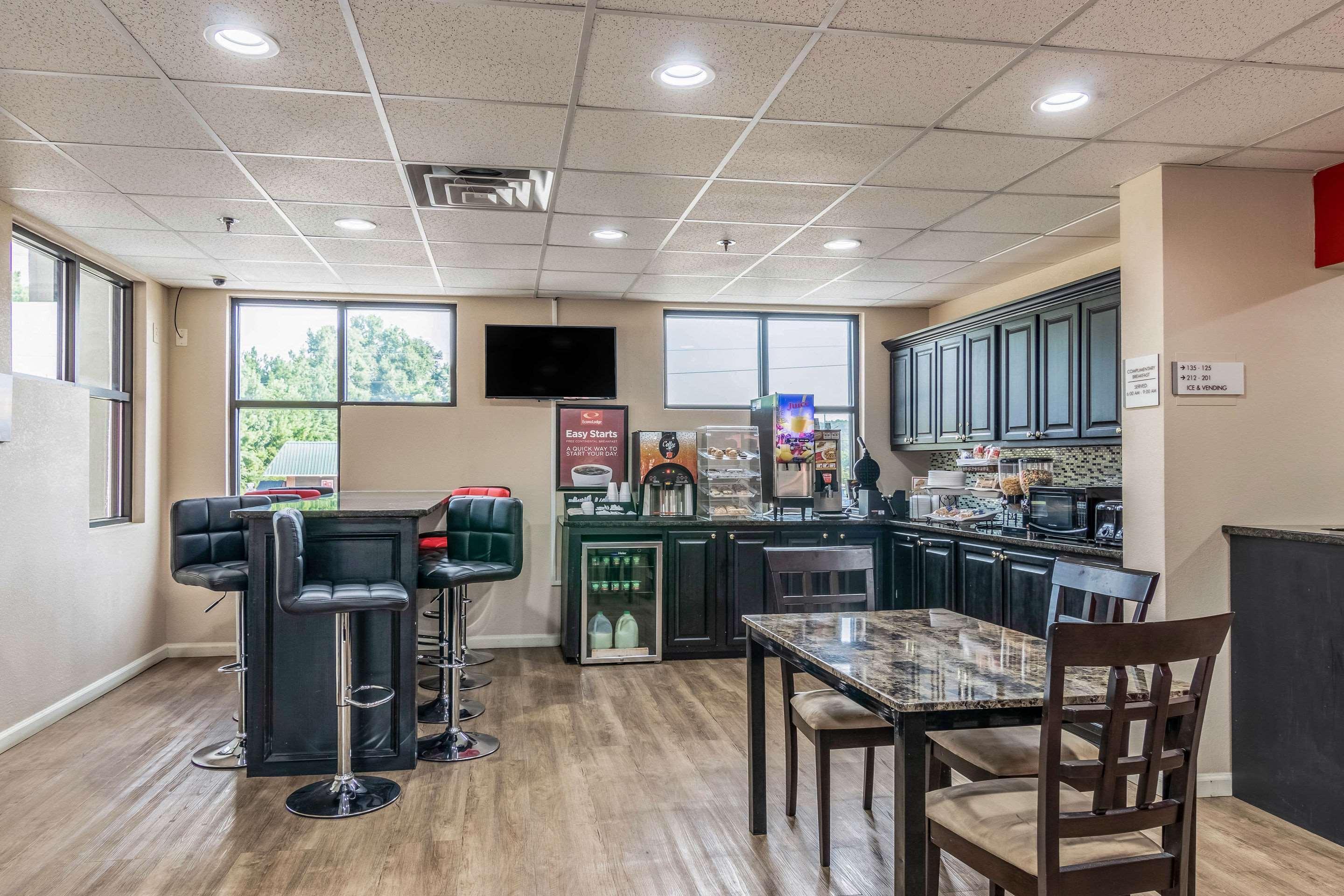 Americas Best Value Inn Opelika Exterior photo