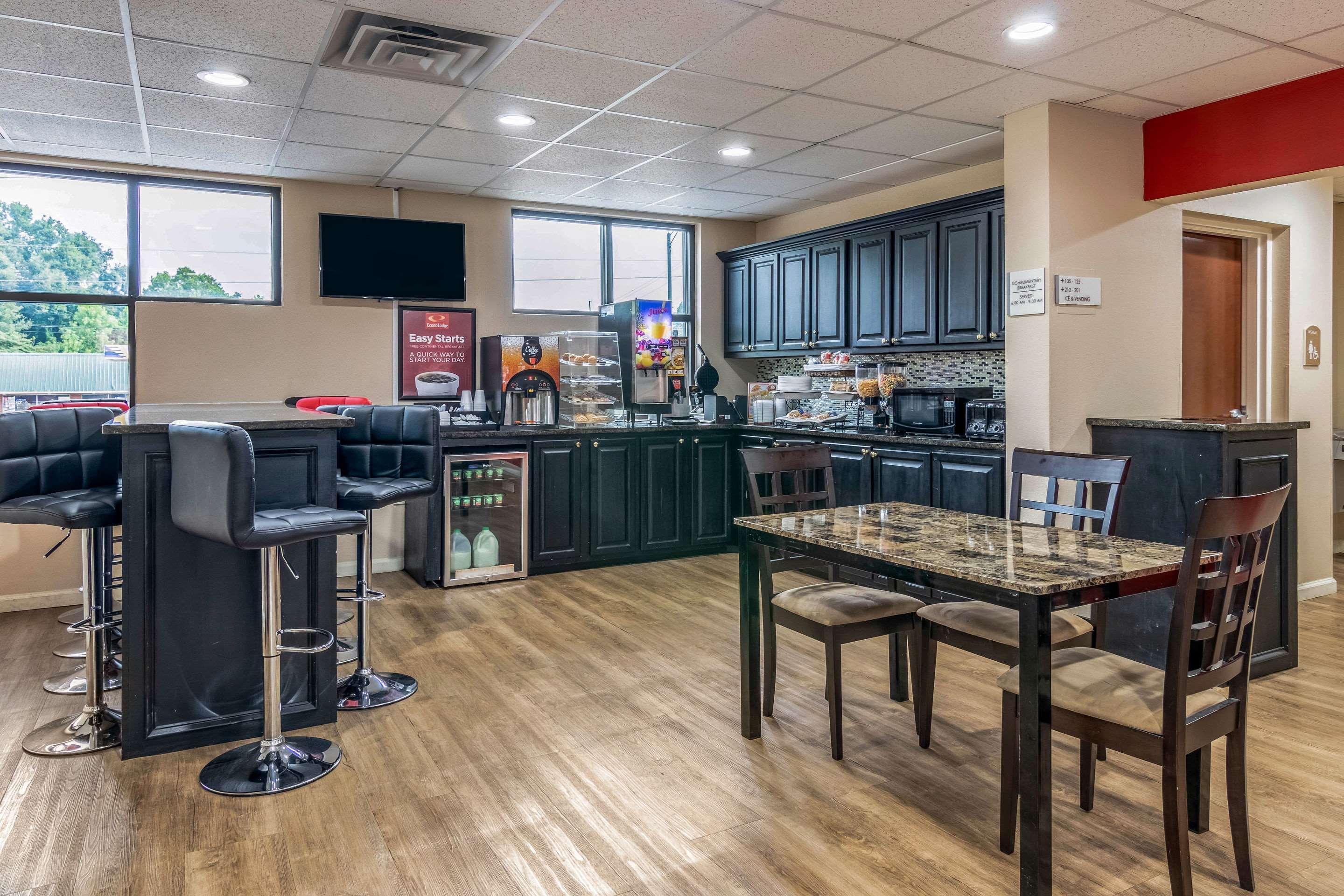 Americas Best Value Inn Opelika Exterior photo