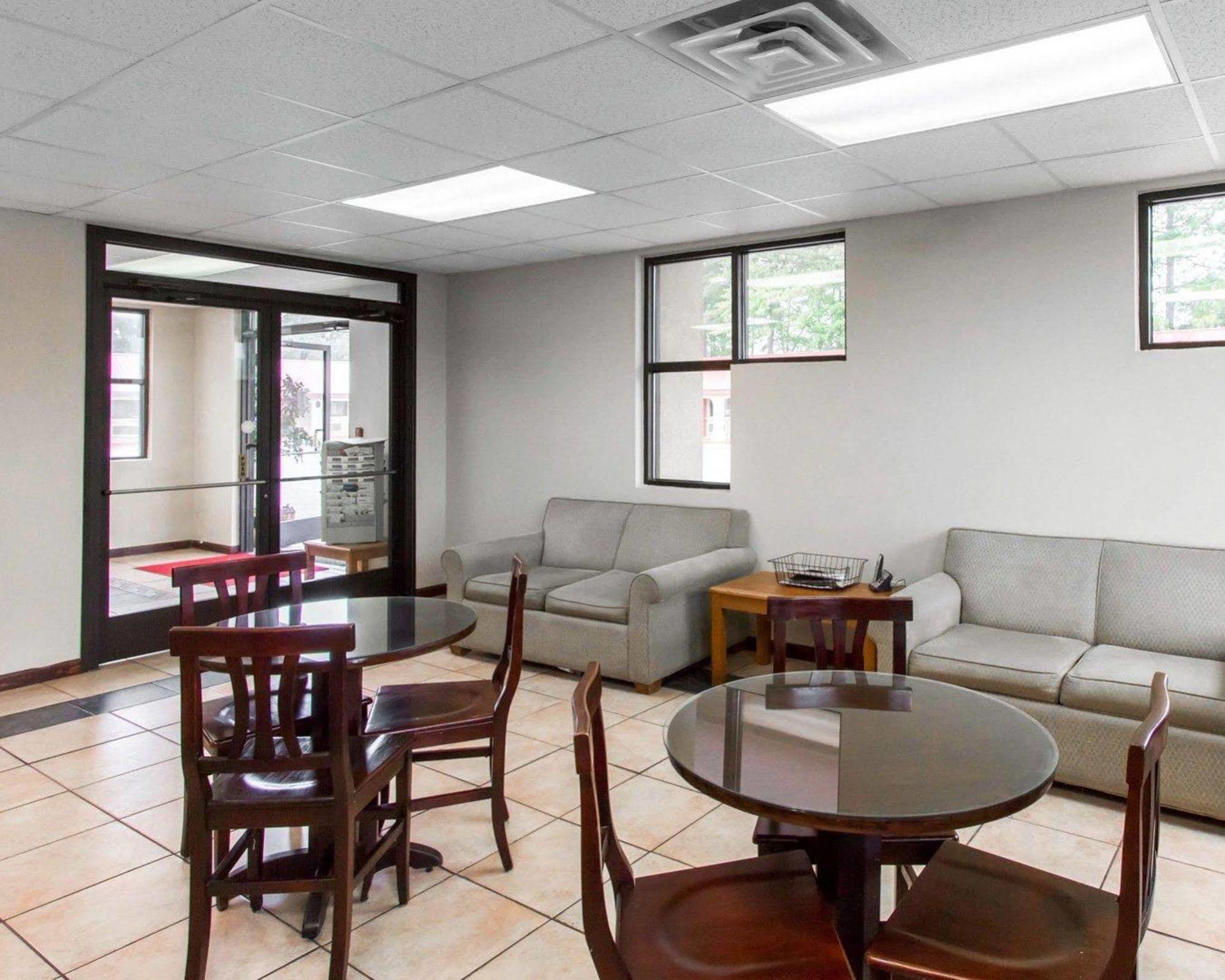 Americas Best Value Inn Opelika Exterior photo