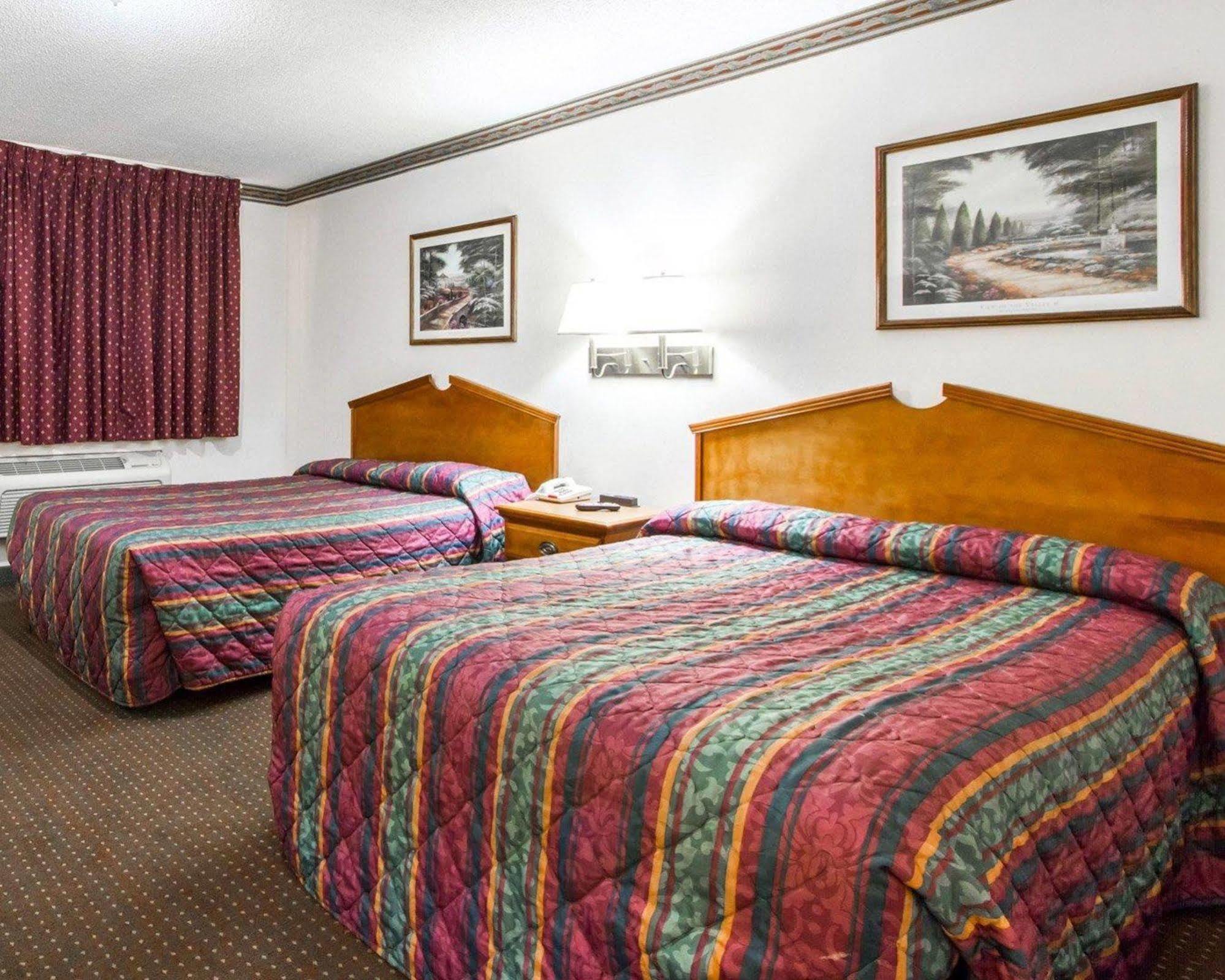 Americas Best Value Inn Opelika Exterior photo